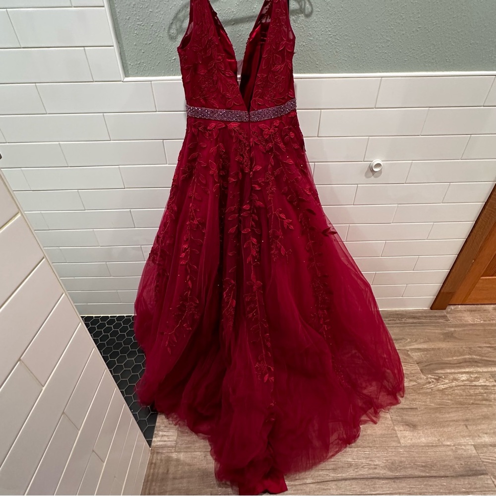 AMARRA | Wine Red Size 14 Floral Appliqué Beaded Tulle Ballgown With Pockets! - Picture 5 of 16